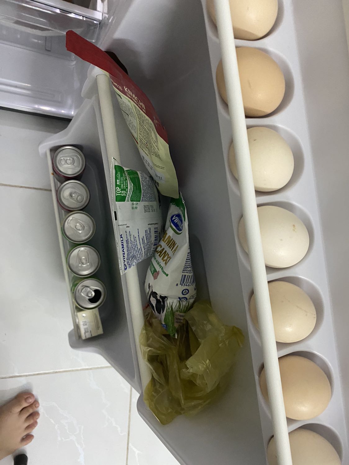 Giao nhanh chóng lắp đặt tận nơi ko phàn nàn về ship. Chất lượng tủ ok đã sài nhữa tháng mới đánh giá. Tủ bị đo gs tuyết ở ngăn đông. Nhìn nhỏ nhưng để đc rất nhiều đồ. Chất lượng ok trừ việc đóng tuyết