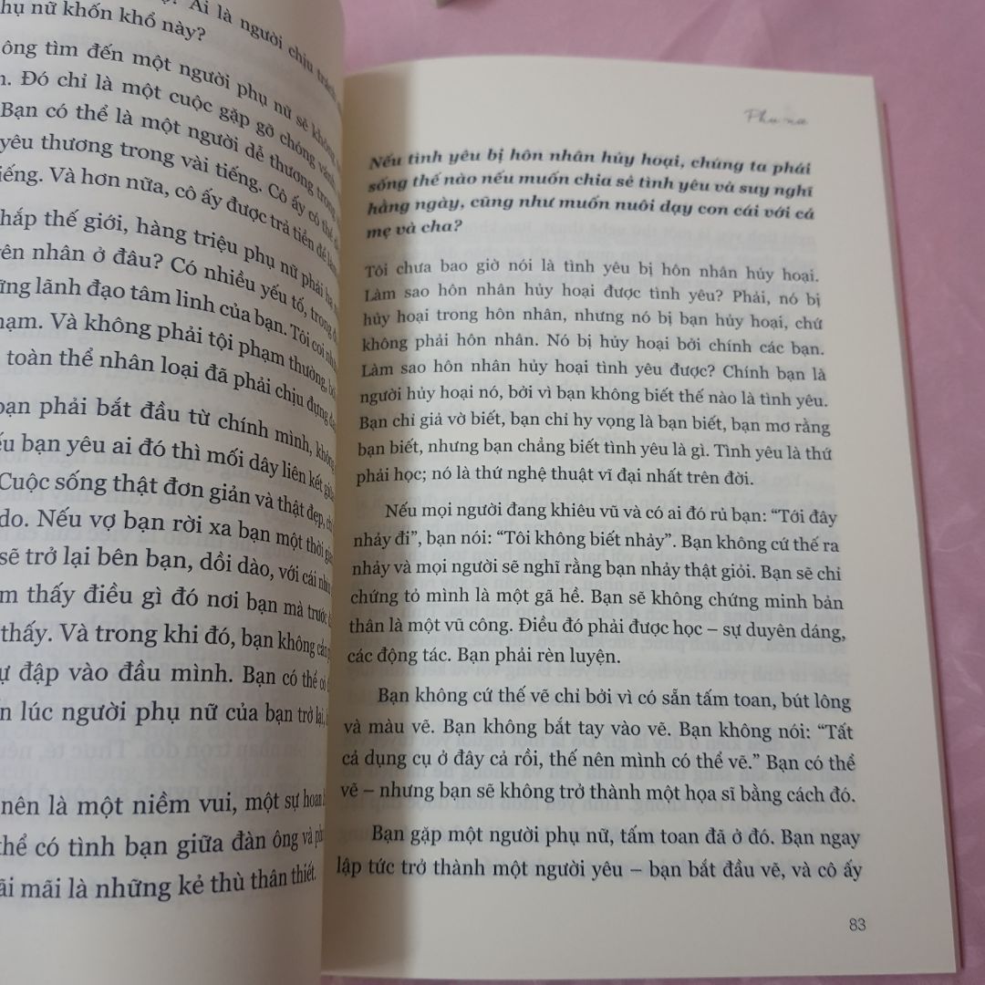 Đây là 2 quyển sách mà mình giới thiệu rất nhìu, từ những người thầy đã đi trước. Xuyên suốt quyển sách được viết dựa trên những câu hỏi - đáp. Giống nhưng 1 quyển sách rất hay mình từng đọc trước đó "The Power of Now - Sức Mạnh của Hiện Tại - Eckhart Tolle"