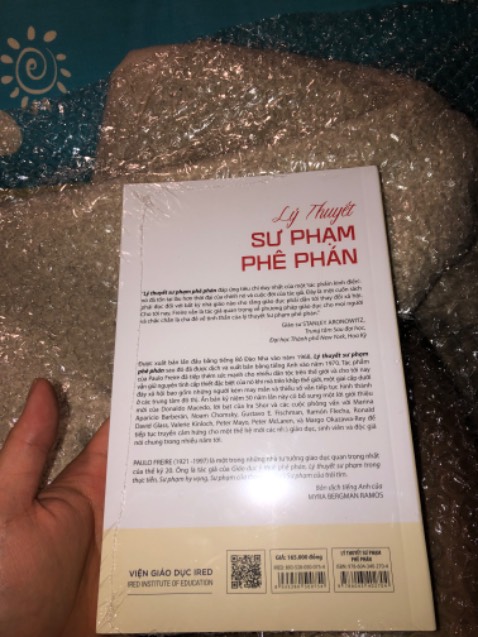 Đóng gói chất lượng ko cần phải bàn sách mới 100% đc bóc seal
Giấy bên trong xịn lắm mềm mượt bìa đc in chữ nổi
Nội dung cũ nhưng luôn luôn đúng về xã hội
Nội dung của tác giả cũng có cho thấy sự tương xứng với nhưng nghiên cứu về giáo dục việt nam ngày nay