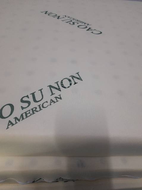 Dám giao hàng cũ cho khách, bên trong bẩn, tóc tai lung tung. Hàng không giống mẫu, bên trong là sốp chứ không phải cao su non. Yêu cần tiki xử lý nghiêm trường hợp này.