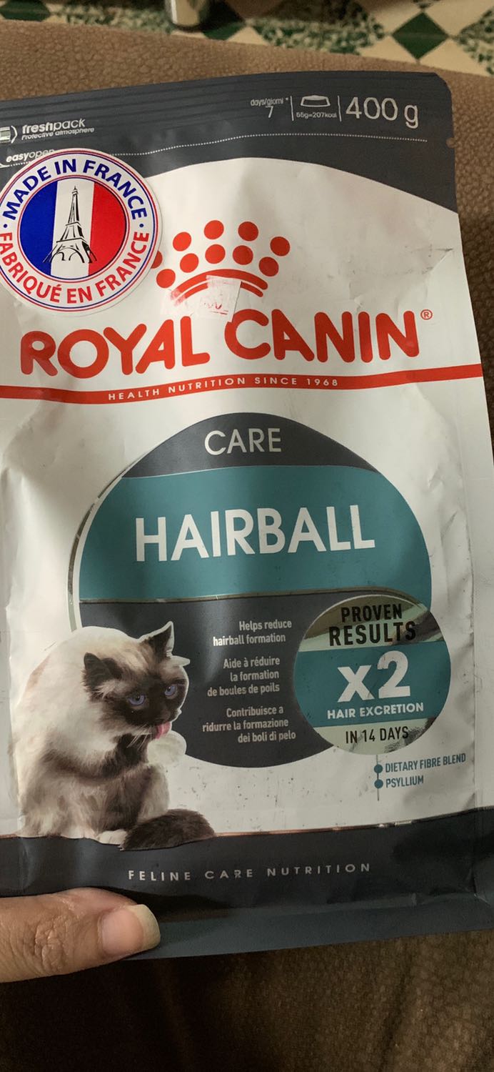 Date okay, nhưng bao bì thấy hơi cũ bà bị xé giá niêm yết. Nên thấy không ưng lắm, kiểu cứ như đang bị *** giá hay gì á