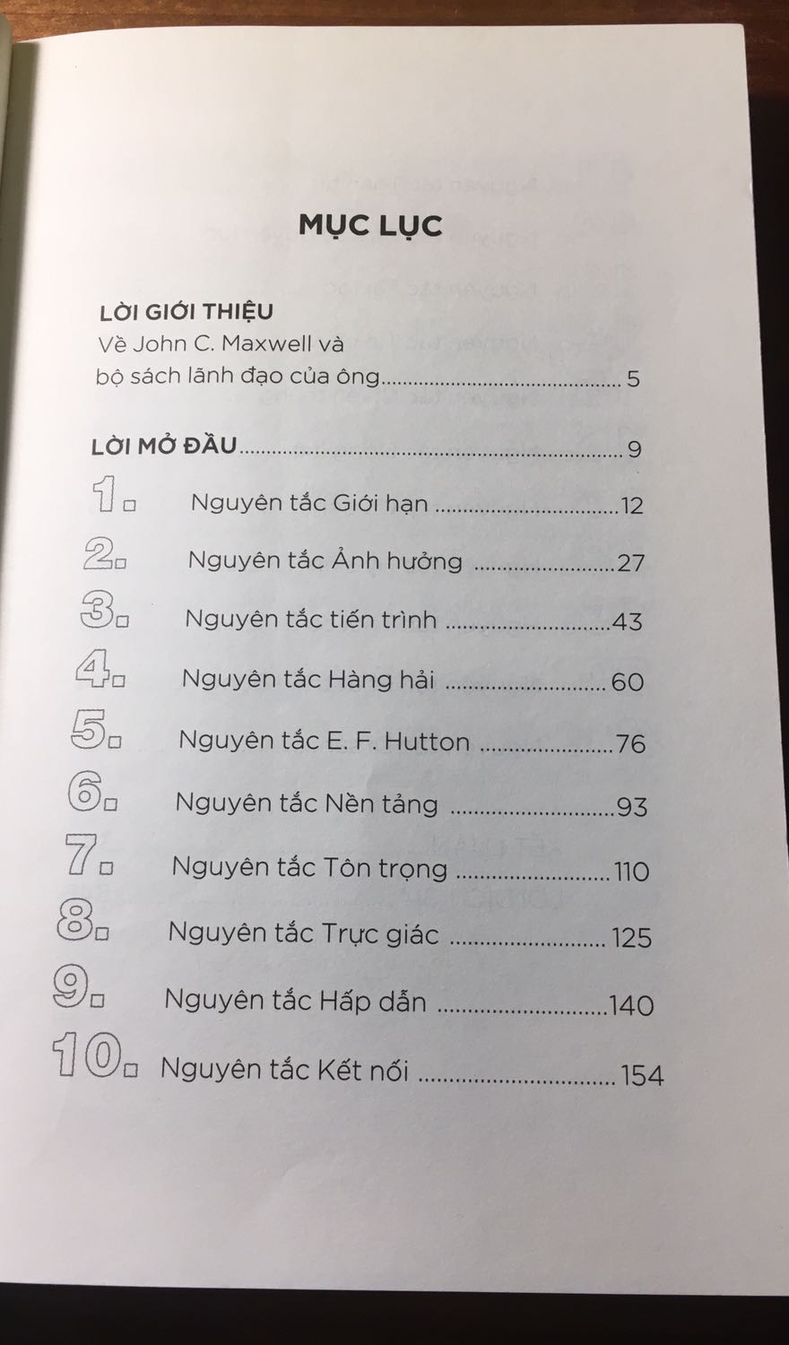 Cuốn sách in đẹp, đóng gói giao hàng tuyệt vời. Nội dung sách hay cho các bạn nào muốn làm lãnh đạo, các cách thức, kỹ thuật hay là nghệ thuật lãnh đạo thì nên đọc và áp dụng nhé ??