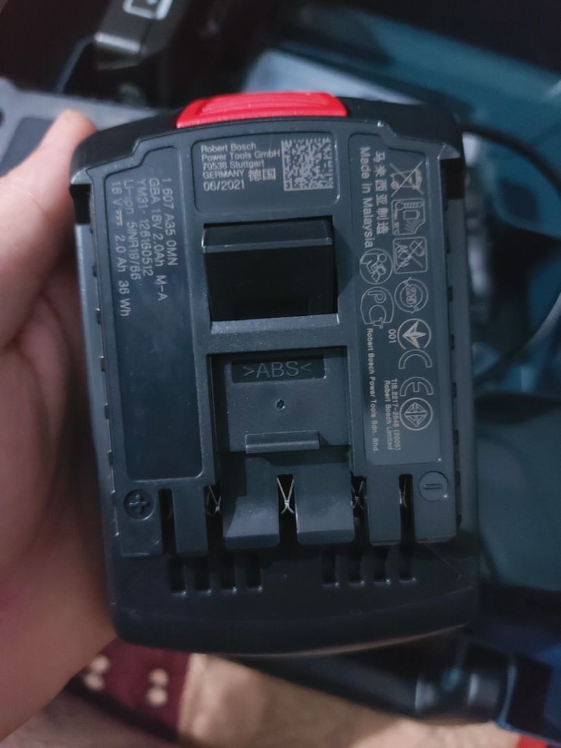 pin & máy thì sản xuất tại malaysia. 6/2021.
mà sạc thì của china. 4/2021 là sao.