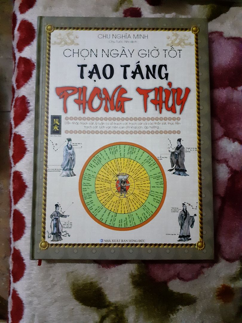 Sách rất đẹp, bìa cứng, giấy trắng dầy, nội dung đúng tên gọi, phục vụ chọn ngày giờ rất chuẩn vì có hướng dẫn hệ thống lý thuyết và lý giải trường hợp. Nói chung sách quý, đáng mua.