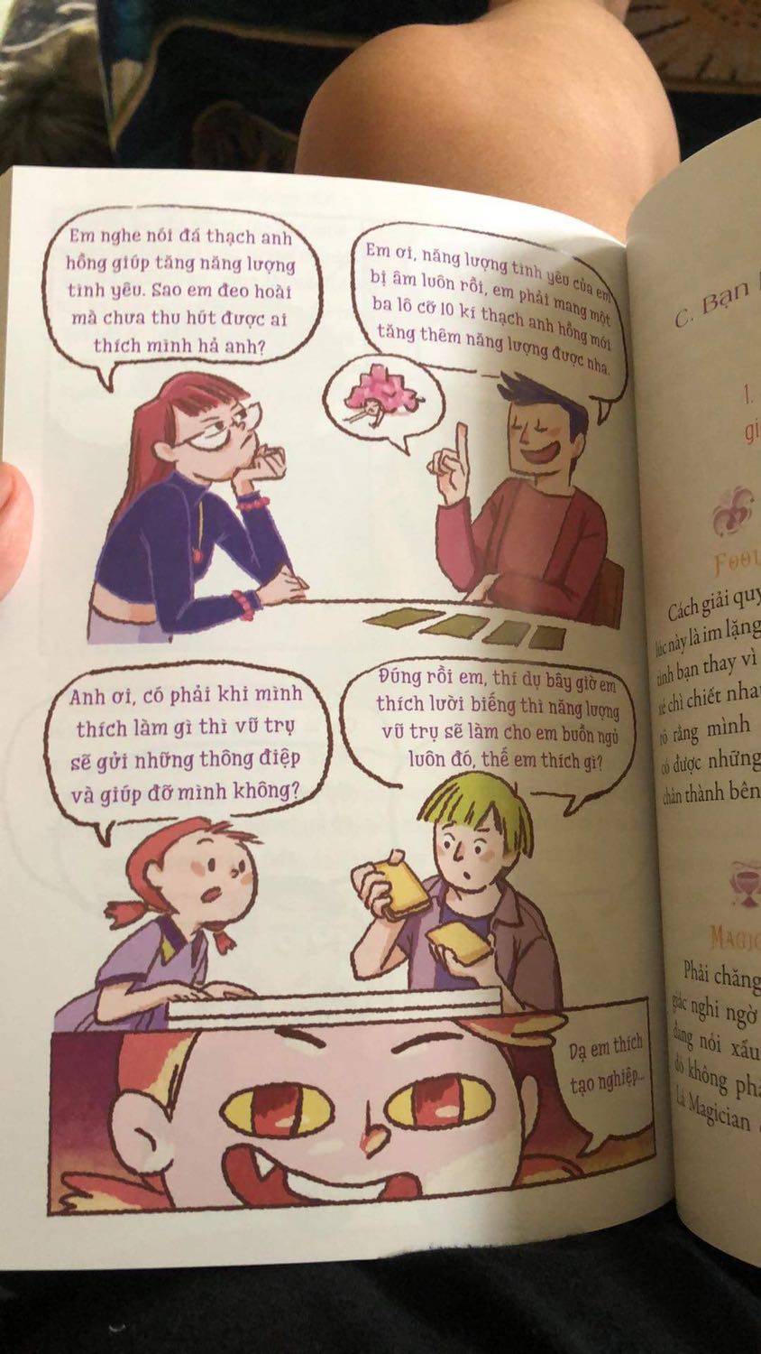 Sách to hơn mình nghĩ, chất lượng giấy màu in tốt, dễ đọc hình ảnh cũm dễ thương phù hợp cho các bạn mới nhập môn tảot. Rất đáng mú