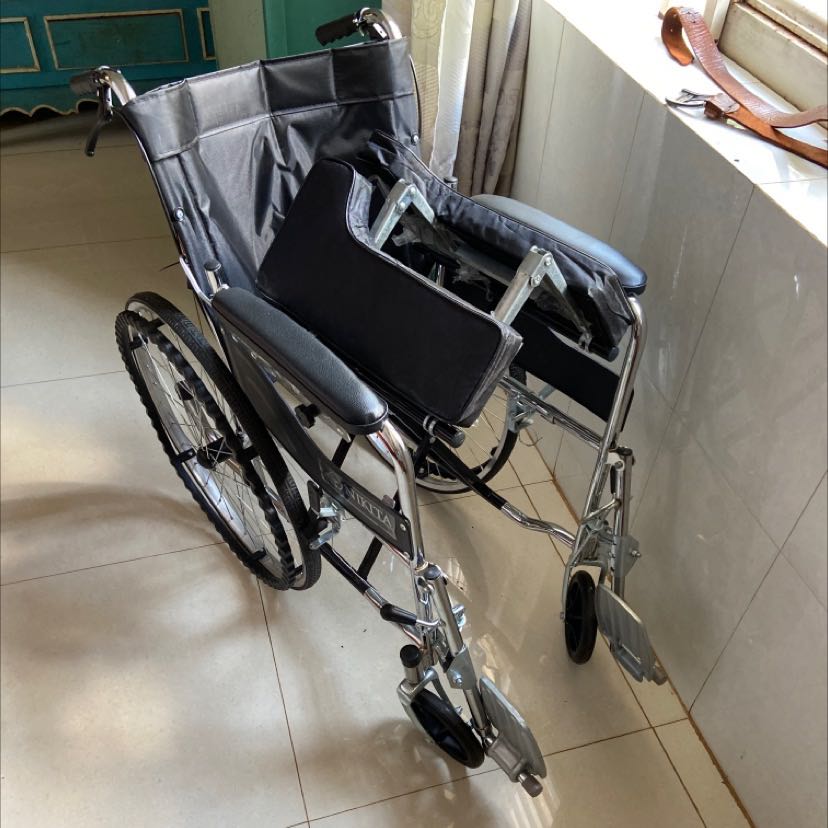 Xe chắc chắn, phần tựa đầu có thể tháo rời nên rất gọn Xe chắc chắn, phần tựa đầu có thể tháo rời nên rất gọn