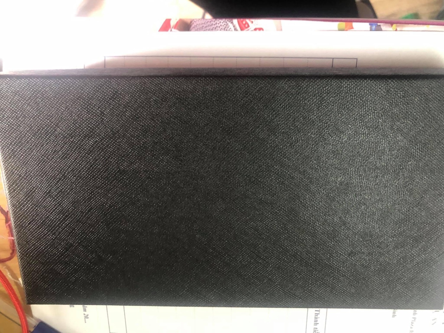 Hôm qua mình vừa đặt ví, nay nhận được ngay, bên giao hàng nhanh thật đó 
Thích nhất là sản phẩm được bọc kĩ càng, có hộp nhìn rõ sanh chảnh, ví khá vừa tay, nhiều ngăn, có thể đựng điện thoại. Nhìn chung mình thấy giá quá ổn so với 1 chiếc ví chất lượng như vậy. Sẽ ủng hộ shop lâu dài. Cảm ơn shop!