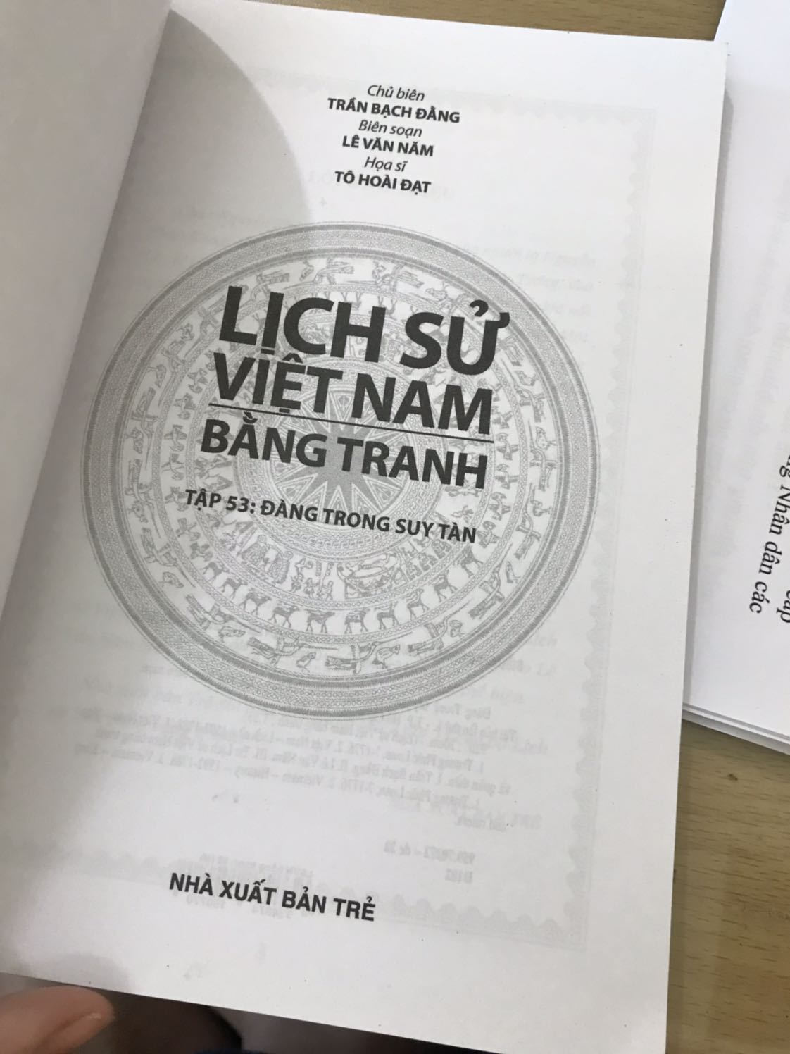 Truyện hay, nội dung hấp dẫn. Minh hoạ sinh động. Truyền tải nhiều kiến thức về lịch sử. Tiki giao hàng nhanh. Nhân viên thân thiện, lịch sự.