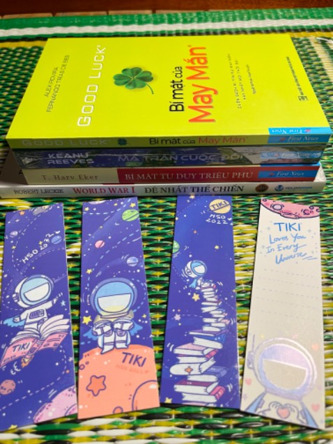Sách mới, in trên giấy trắng, mình thích màu giấy ngả vàng hơn đọc đỡ mỏi mắt, nội dung sẽ đánh giá sau ạ