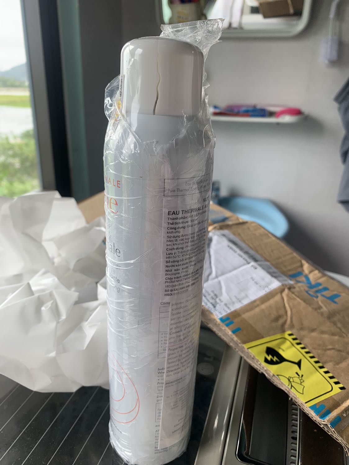 Mong đợi hàng về, cuối cùng chưa khui đã bể nắp chai, mà chai dung tích lớn chứ phải :(((. Hy vọng tiki giao hàng cẩn thận hơn