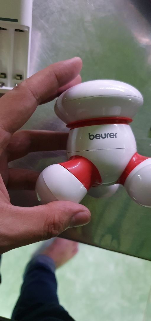 độ rung vừa phải tiếc là không dùng nguồn điện đc nên phải thay pin thường xuyên và đèn cũng gây tốn điện nữa..tổng quan thì ok.