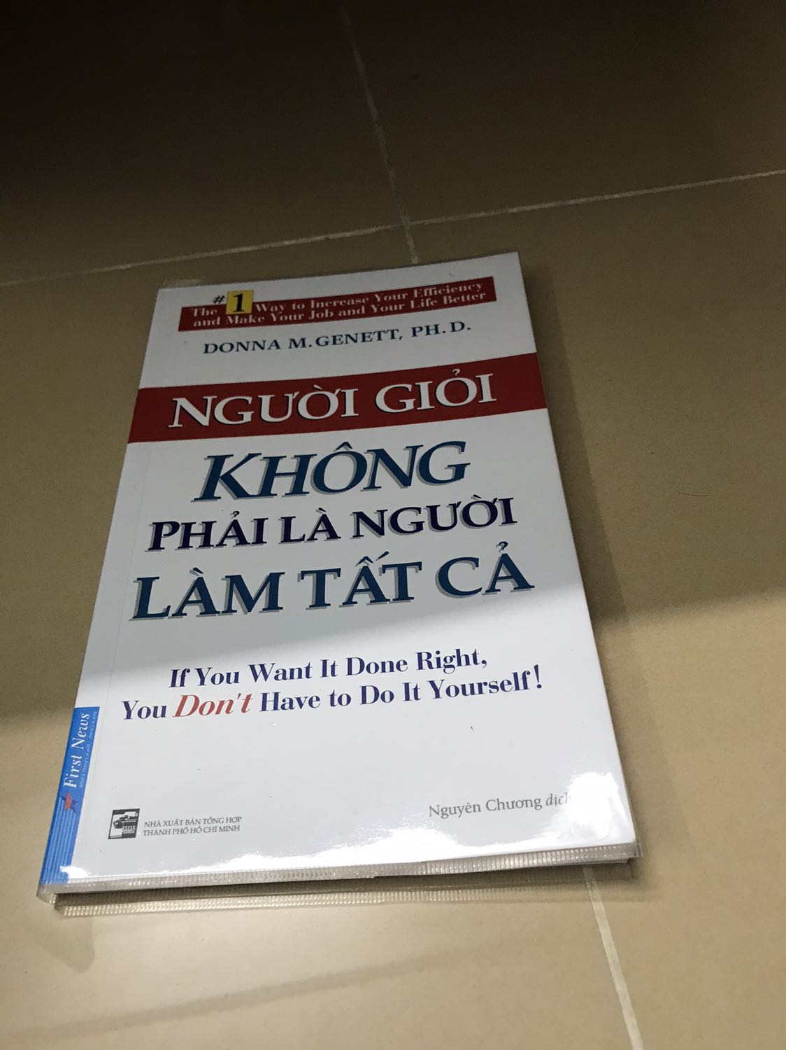 Giá tốt, nội dung đáng tham khảo
Sách mua lúc hso giảm 50%, tuy có book care nhưng Tiki giao hàng vẫn đúng hẹn. Tiki hỗ trợ trách nhiệm. Lướt sơ nội dung sách là một bài học nhỏ về khả năng phân việc khi làm việc nhóm, giao việc khi làm quản lý.