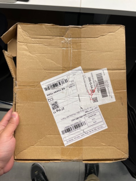 Hàng cũ nhen mọi người, ko phải nguyên đai nguyên kiện đâu ạ
Tiki đã gọi hỗ trợ mình để đổi sp, cảm ơn tiki