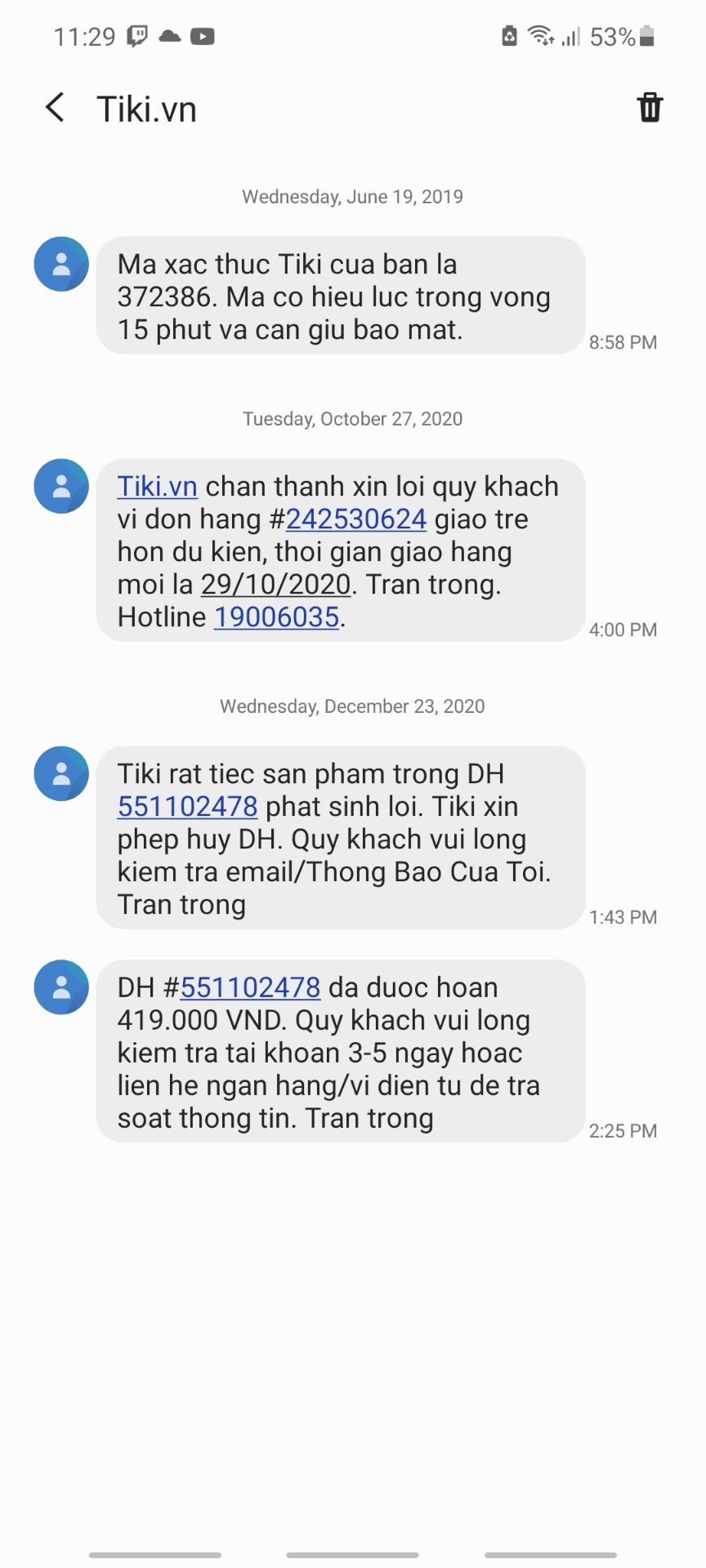 Đầu tiên mình muốn complain 1 xíu về trải nghiệm "mất" hơn 100k khi mua sản phẩm này. Trước đó mình ở nhà bán đồ chơi công nghệ 29 với giá 450k, ok ngon hơn 130k, ship 1 tuần, ok. Lúc đó trên tiki ghi là chỉ còn 3 sản phẩm, 2 ngày sau thì hết luôn. Đến ngày thứ 3, chờ mãi vẫn còn trong tình trạng tiếp nhận thì tiki hủy luôn đơn, mà tối đó nhà bán lại có lại 5 sản phẩm. Chịu, mình vừa chờ lâu sốt ruột đợi sản phẩm, mất deal, coupon ngon mà còn phải chờ hoàn tiền. Tiki thì chả giải thích lý do rõ ràng gì mà lại đền cho mình cho cái coupon 5% cùi hơn cái cũ -.-. Mà thôi mình cũng kệ, vì có thể do lỗi kĩ thuật gì đó nên mình cho qua lần này và đặt nhà bán khác. Mong rằng tiki sẽ ko lặp lại lỗi như vậy.

Về vấn đề chính thì thì tiki giao hàng sớm, đóng gói đẹp. đúng sản phẩm gamesir t4 pro. Máy xài ngon, trên pc kết nối nhanh, driver tự nhận, chơi được cả giả lập ppsspp trên android.