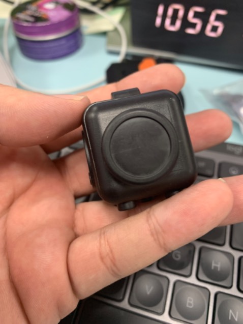 Hàng kém chất lượng,nút bấm lỏng lẻo,trầy xước nhiều,đúng là tiền nào của đó,hãy mua ở shop khác