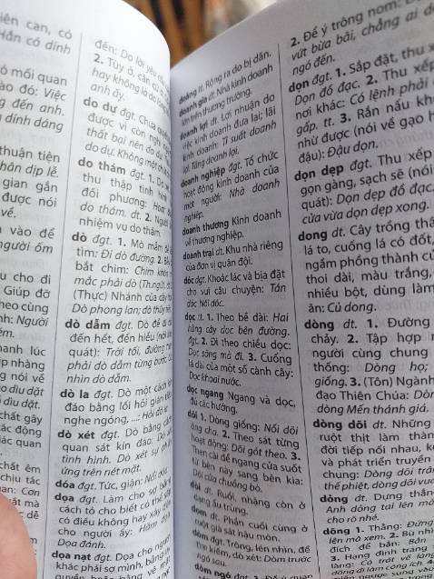 Sách khổ trung không phải khổ to, giải thích rõ ràng, ngắn gọn, tiện tra cứu.