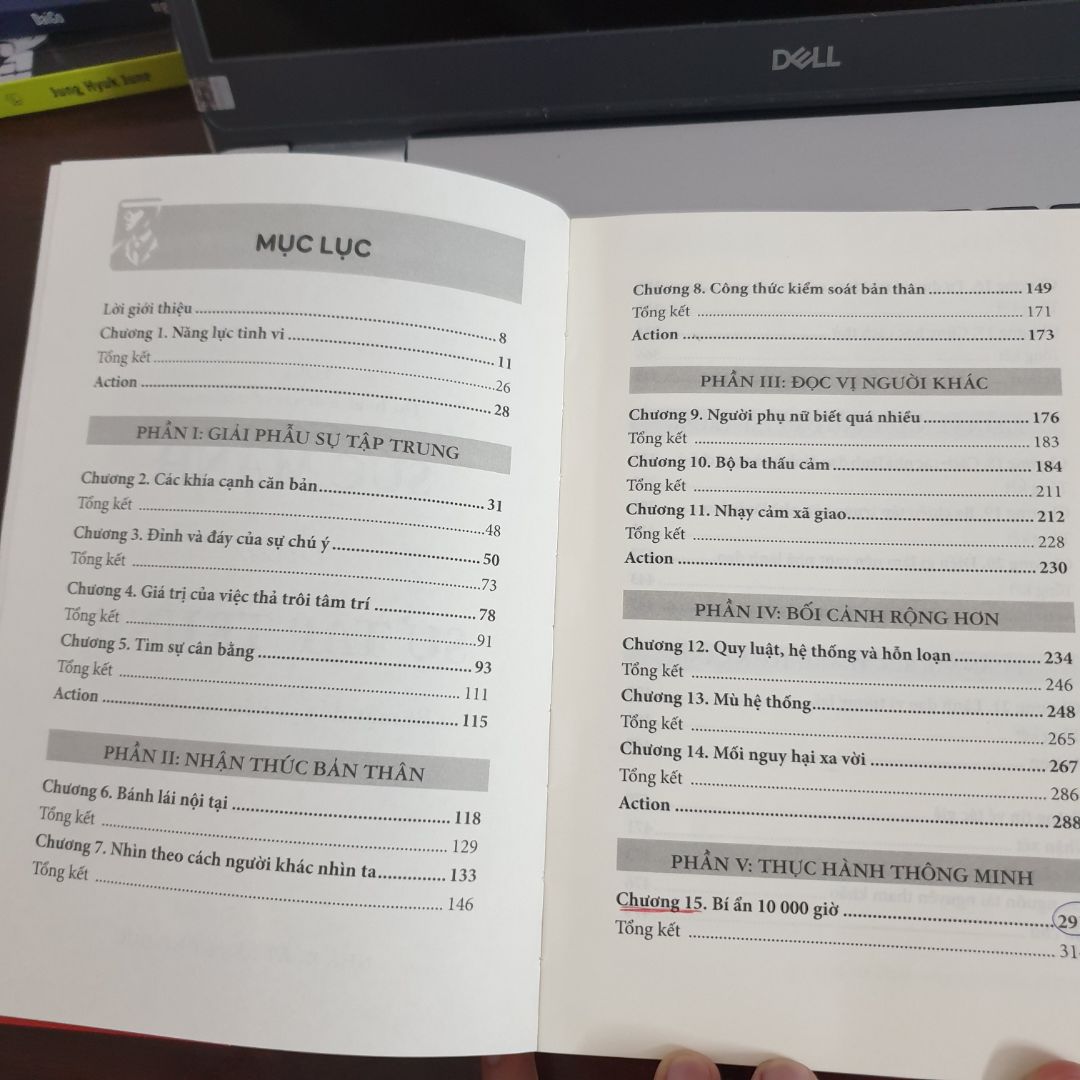 Cuốn sách hay nên đọc. Tác giả biết cuốn sách là tay bút gạo cội của New York Times về lĩnh vực tâm lý và khoa học. Cuốn sách được tổng hợp từ nhiều nguồn, đặc biệt là các nghiên cứu chuyên sâu về não bộ con người đã được công bố. Nêu bật lên giá trị to lớn của sự Tập trung đối với con người trên mọi lĩnh vực của đời sống. Qua đó soi chiếu những người thành công, những nhà lãnh đạo nổi tiếng về phong cách làm việc của họ.
Người đọc sẽ học được nhiều thứ để điều chỉnh bản thân. Định hướng lại mình, xem xét lại mục tiêu và tìm ra cách thức để đạt được mục tiêu trong tương lai gần. 
Sách viết dễ hiểu, dễ đọc, lôi cuốn.