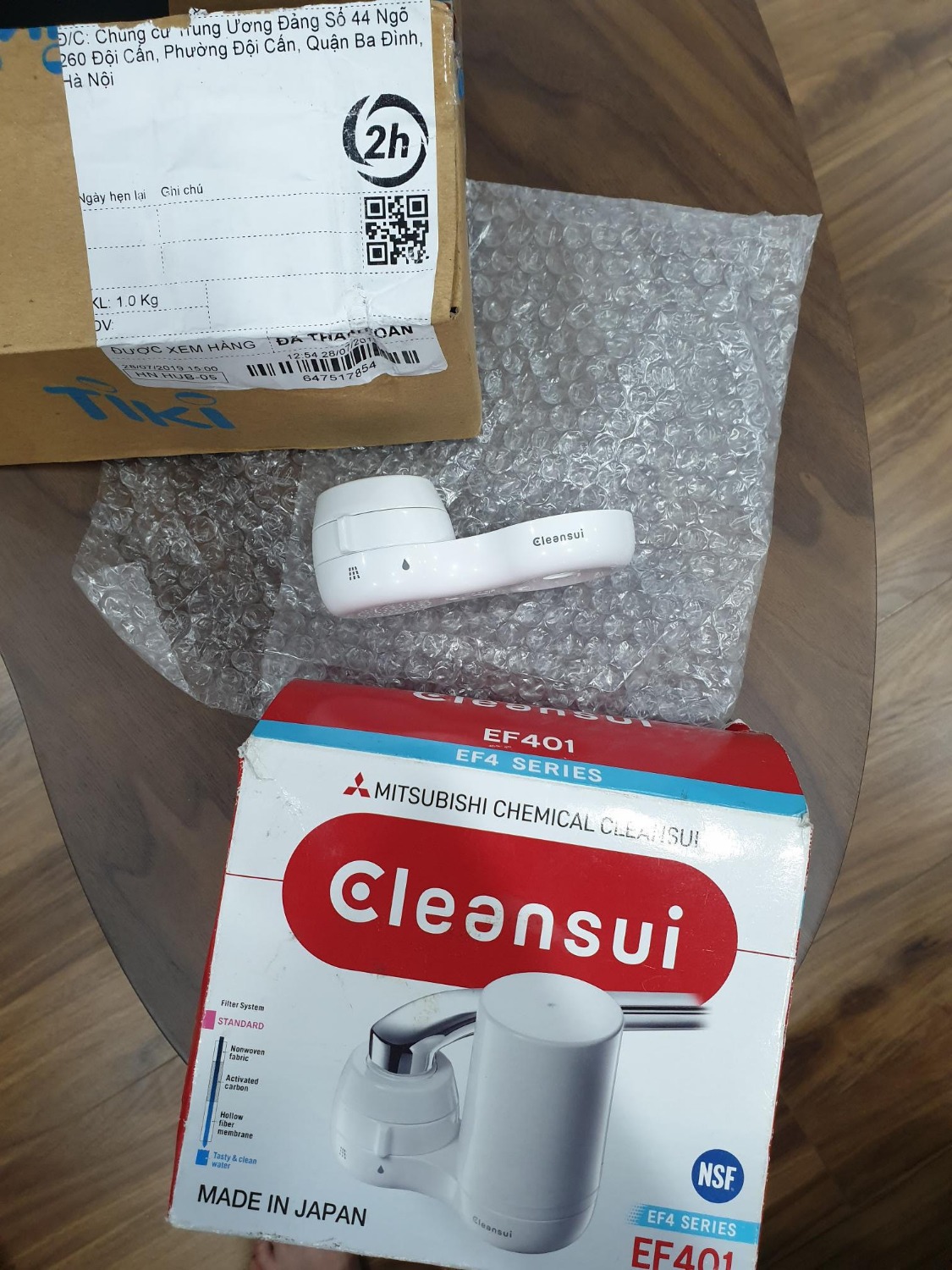 Mình đặt sản phẩm này trên Tiki. Bình thường vẫn ship tiki thoải mái, rất yên tâm. Tuy nhiên khi ship bộ lọc nước này đến thì hộp bên trong không có niêm phong gì, mở ra có mỗi đầu vòi, bộ lọc không hề thấy. Mình đã gọi điện để phản ảnh với tiki nhưng cũng không được giải đáp. Thật sự cảm thấy rất thất vọng.