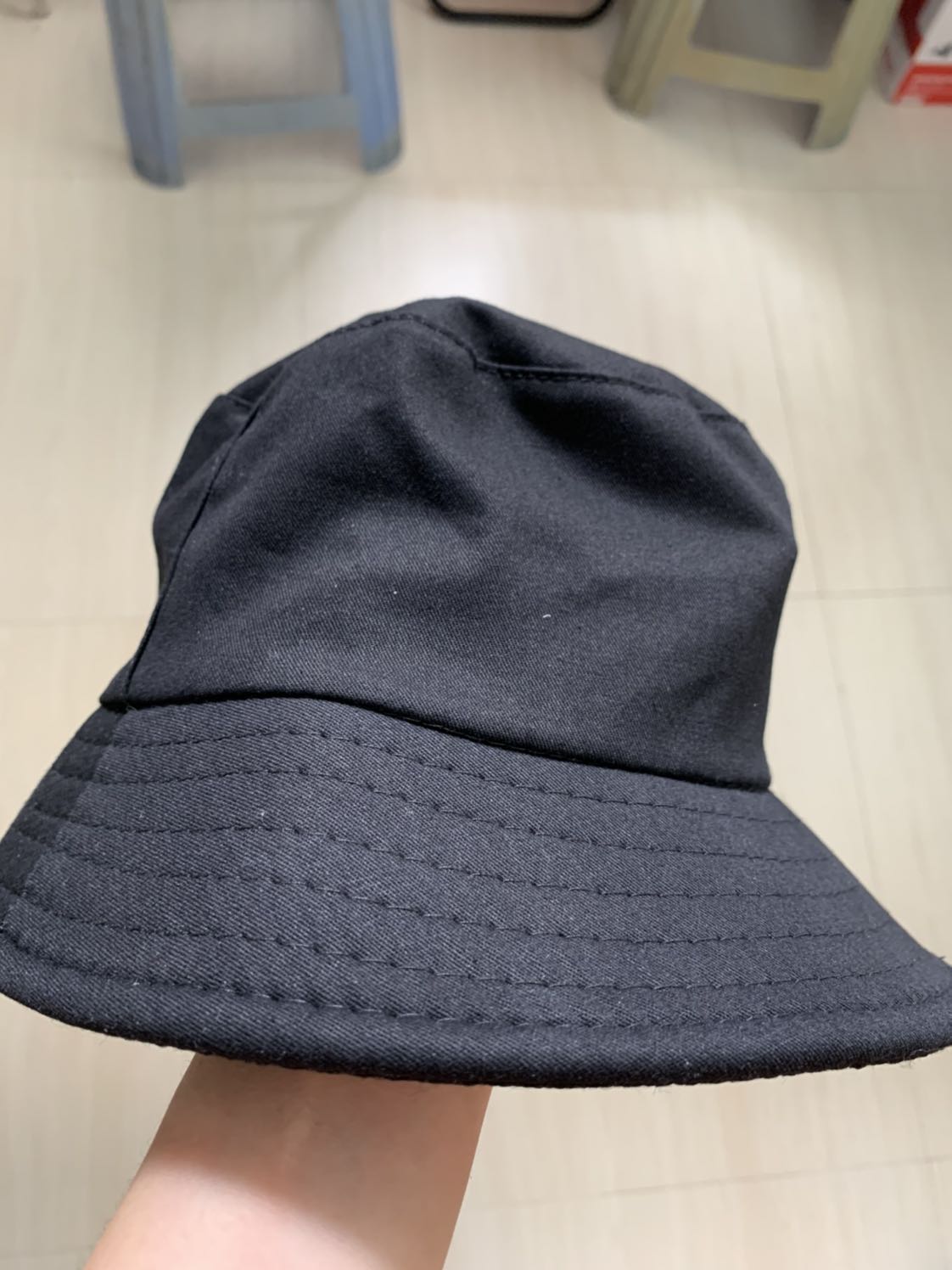 Mũ mua của shop Tca Mobile, vải tệ lắm luôn ?. Lần trước có mua 1 mũ tương tự tầm giá này nhưng vải ok lắm, nên giờ cầm mũ này trên tay mà lòng đau như cắt =)) Mũ mua của shop Tca Mobile, vải tệ lắm luôn ?. Lần trước có mua 1 mũ tương tự tầm giá này nhưng vải ok lắm, nên giờ cầm mũ này trên tay mà lòng đau như cắt =))