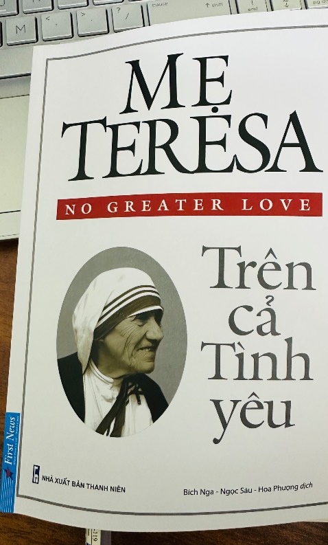 Cuốn sách hay, ý nghia . Mẹ Tê-rê- sa mẫu gương của tình yêu đồng loại và một con người khiêm nhường.