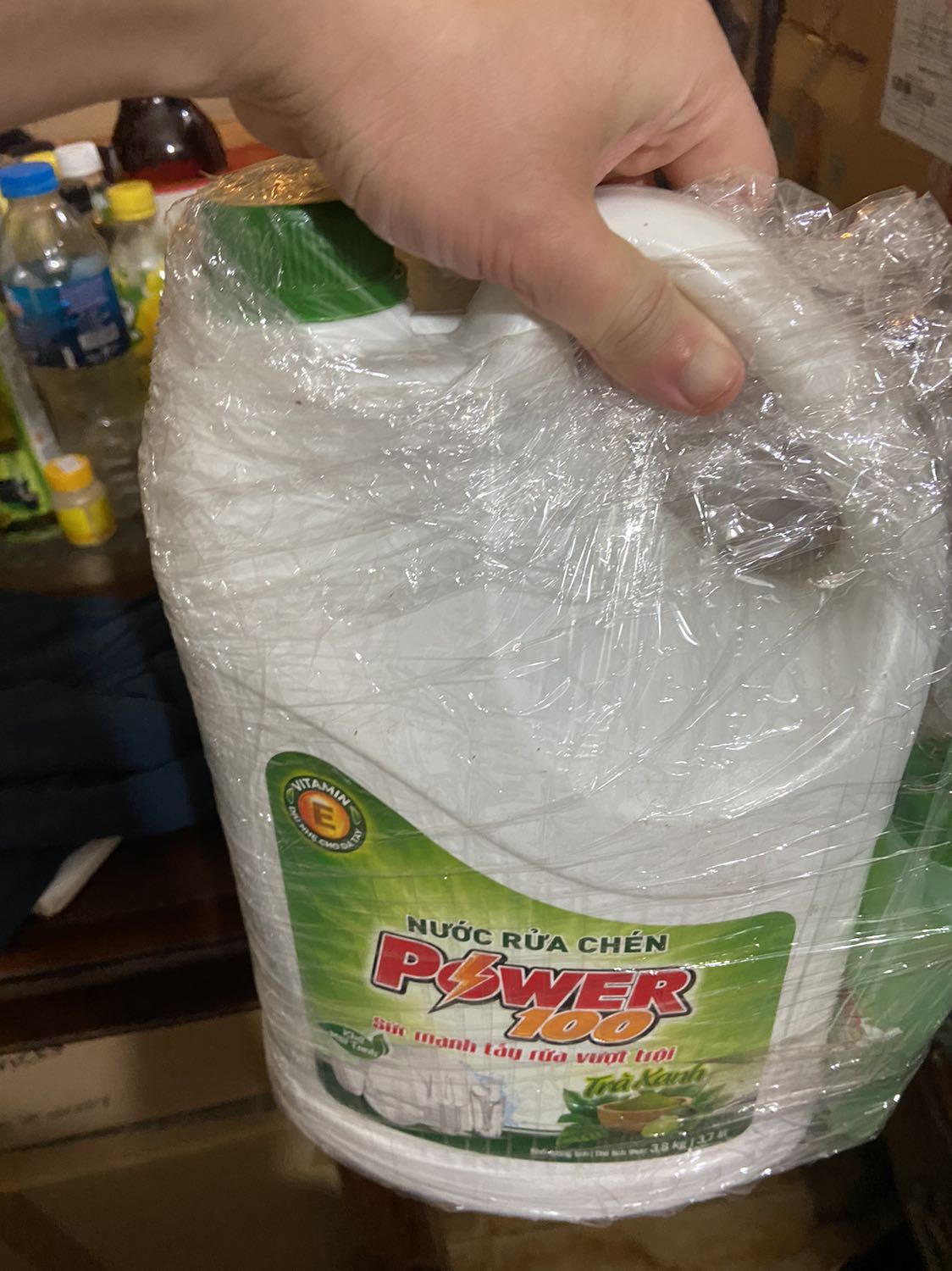 Đóng gói kỹ càng - đàng hoàng chất lượng. Giá rẻ, dùng thích lại còn được tặng thêm chai nước rửa chén mini. Nhưng mình hy vọng những đơn hàng sách mình mua trên tiki cũng sẽ được đóng gói kỹ càng, đàng hoàng như can nước rửa chén bát này. Tuyệt vời!!! Mua vào ngày 9/9 nên sale sâu đậm thấm đẫm chất lượng.

Can’t complain anything at all!