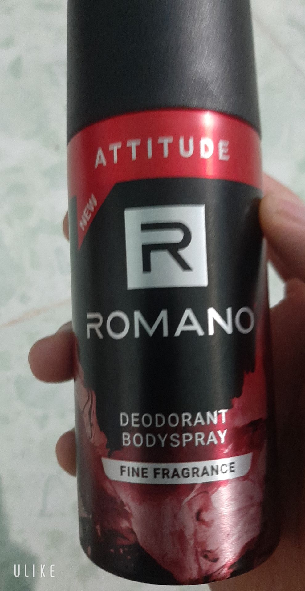 mẫu mã thì ko còn j bàn cãi rồi 
trên nắp còn có logo của RoMaNo
có ghi rõ cách sự dụng , nơi sản xuất 
mùi hương thơm tương đối nhẹ , ko nặng mùi 
# theo ý kiến cá nhân riêng .