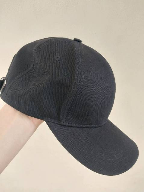 Nón mình nhận được rất đẹp và đơn giản. Giá mua thì hợp lí vì các bạn ra ngoài mua 1 cái khác thì giá cũng tương đương thôi nên mình đề xuất bạn chỗ này nhé.