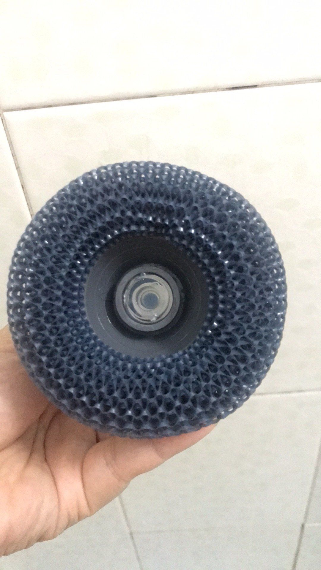 Giao hàng nhanh. Chất lượng đúng. Bơm dầu rửa chén chừng mực theo ý muốn. Cọ nồi chậu rua bát tốt. Tôi thich