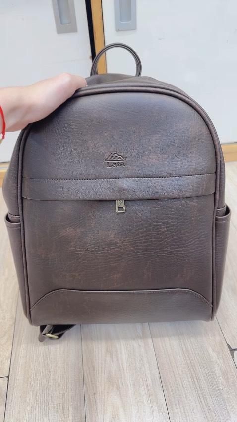 Chất da mềm mại không cứng như mấy loại khác thương hiệu này gđ mình dùng lâu rồi okila lắm