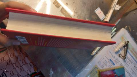 Giao nhanh nhé m.n, đặt tối thứ 6, sáng Chủ Nhật nhận. Khi nhận bìa gáy hơi móp, chữ in có vài chỗ sai dấu.