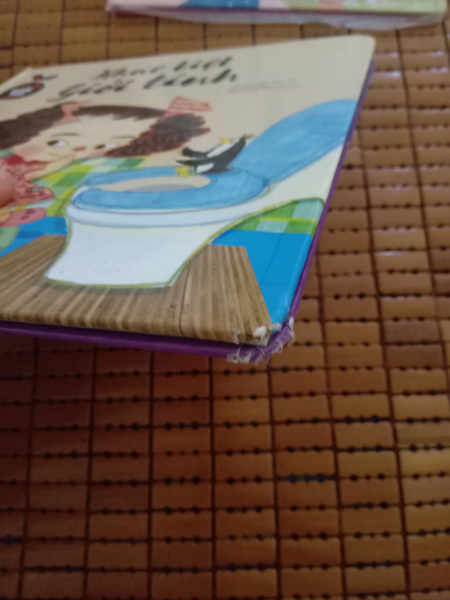 sách quá cũ mà sao lại có thể giao cho khách hàng được chứ, có lẽ đây là lần cuối cùng mua hàng trên tiki