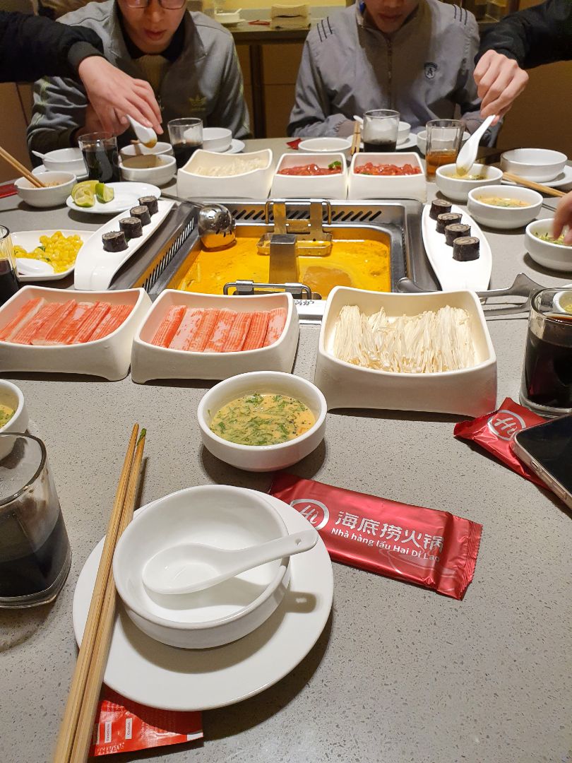 nắp nồi hơi không fit với nồi cho lắm, bị kênh một xíu nhưng về cơ bản vẫn là okiii 👌👌👌