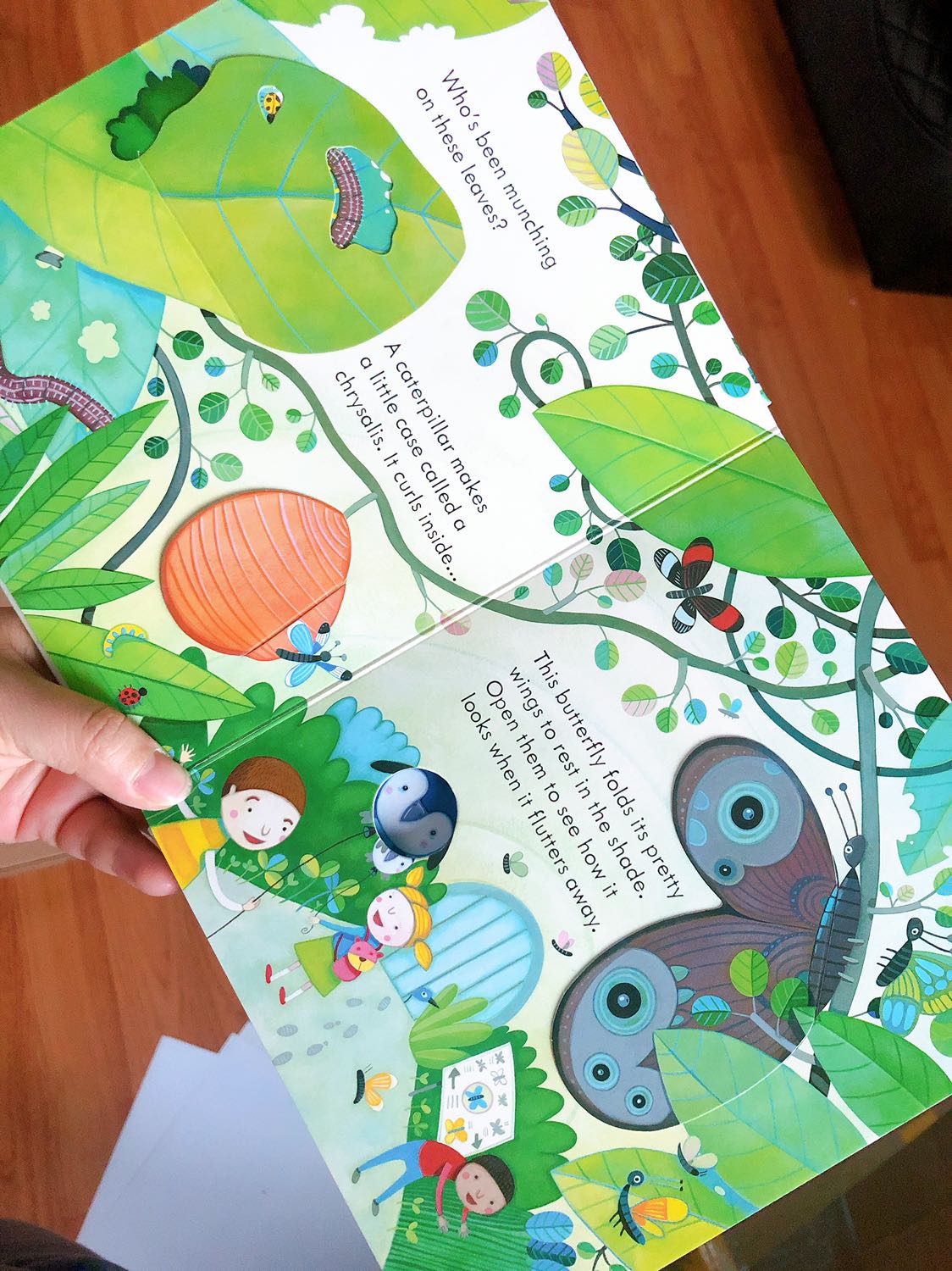 Sách đẹp, nhưng bị lưu kho để bụi quá mình lại phải lau cho sạch. Nội dung sách hấp dẫn ạ.