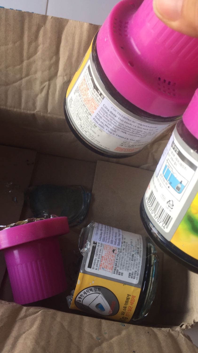 Mua 3 chai mà bể hết 1chai roi,shop phai đổi lại