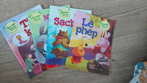 Sách rất hữu ích và phù hợp cho các bé nhỏ để giáo dục nhân cách và phẩm chất tốt cho các con. Nên mua cả bộ ba mẹ nhé.