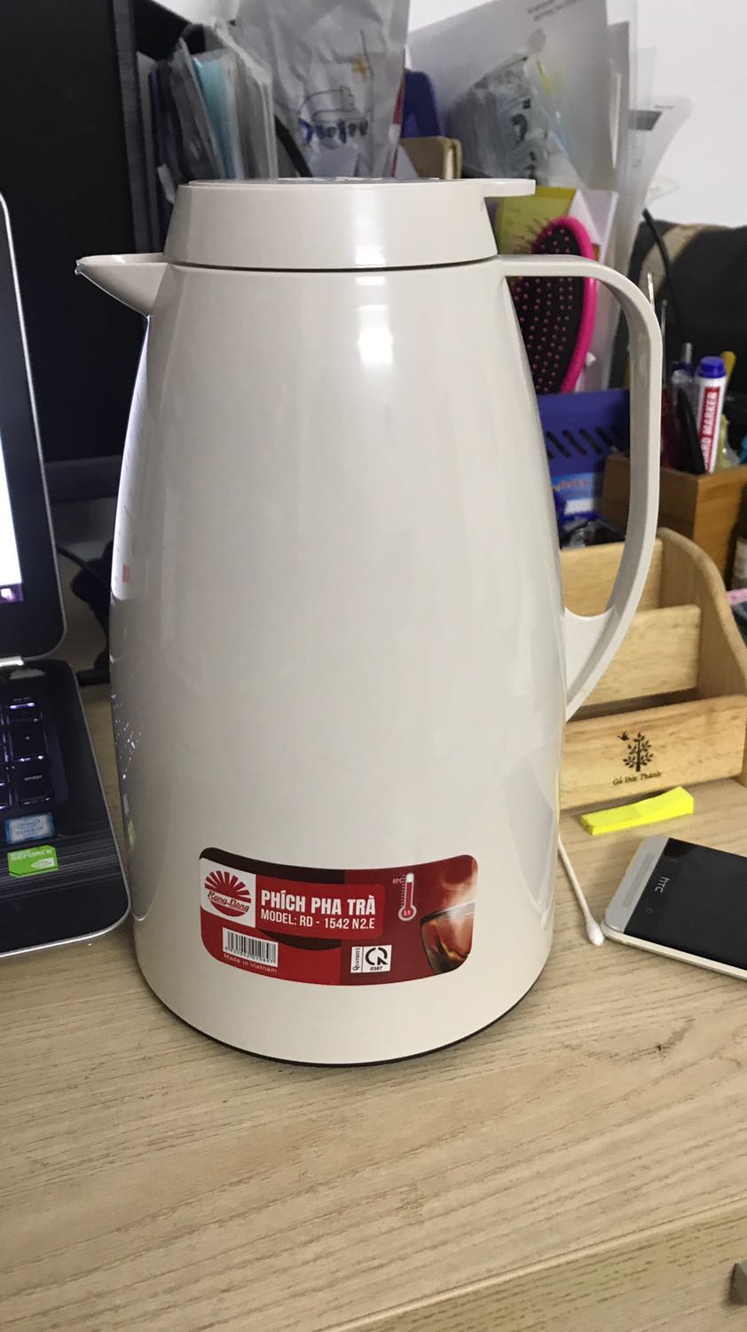 Tôi mới nhận sp,nhưng sao trong ruột bình lại có 2 vòng tròn màu đen,tôi cảm thấy ko yên tâm nếu đổ nước vào sử dụng khi có 2 vòng đen và có nhiều đốm đen khác. ngoài ra màu bình rất xấu,trắng đục xấu ghê :(