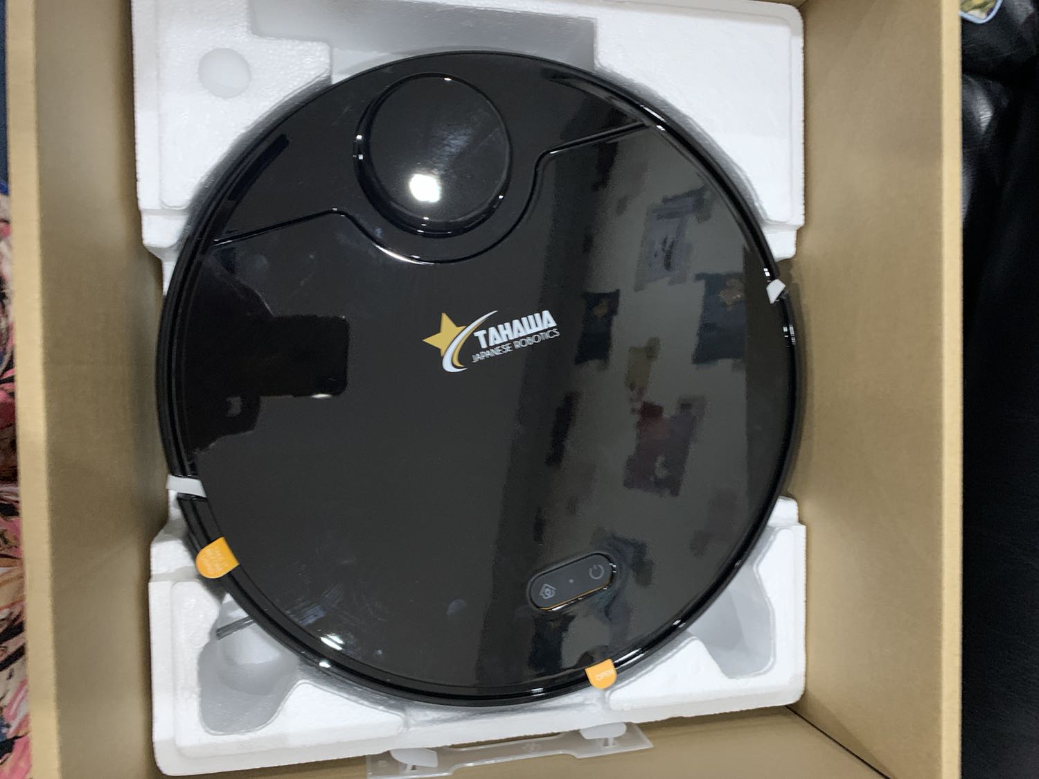 Hút mạnh, hoạt động thông minh. Nhưng chính vì mạnh nên hơi ồn và robot cao nên không chui được vào gầm sofa như em robot eufy cũ nhà mình. Nói chung cũng hài lòng và sẽ từ từ trải nghiệm tiếp