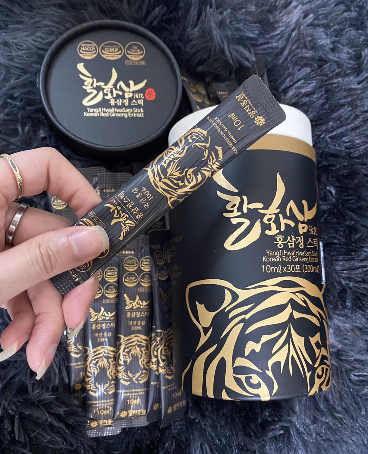 Công việc của e thường xuyên phải thức khuya nên thường trông rất mệt mỏi, sắc tố da cũng nhợt nhạt. Từ ngày dùng e này thấy cơ thể khoẻ khoắn hơn, da dẻ cũng cải thiện hồng hào. Rất đáng để trải nghiệm nhé 💪