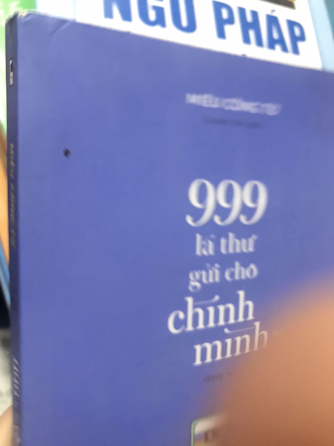 6quyển giáo trình với quyển 5000 từ vựng thì không sao, quyển ngữ pháp thì rách tem,quyển 999 lá thư thì bị lỗi ở mép bìa