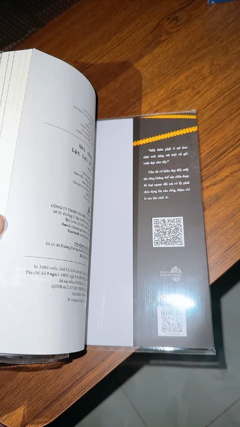 Ngoài Tần Minh thì sách của Lưu Bát Bách và Liêu Tiểu Đao đều hấp dẫn. Font chữ và size chữ dễ dọc. Nội dung lôi cuốn. Sách đọc vì yêu thích và muốn hiểu thêm về pháp y chứ không chuyên sâu quá nhiều về học thuật.