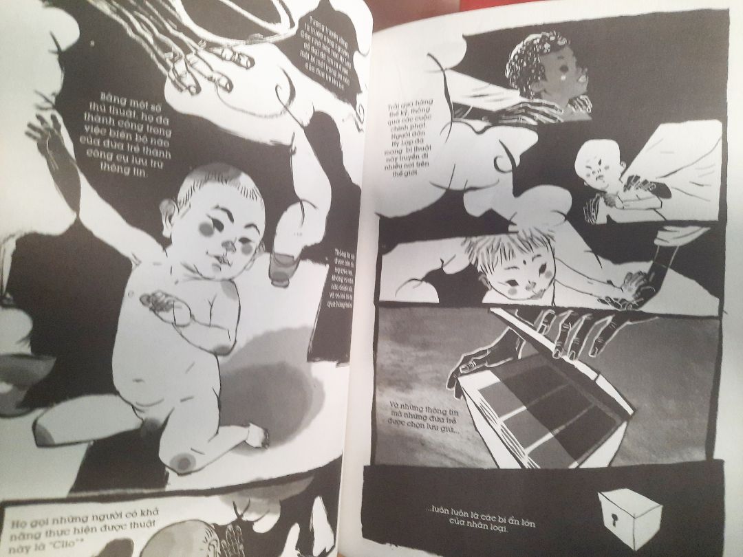 Đầu tiên là ấn tượng vì khổ truyện to hơn mình truyện tranh thông thường, chất giấy nhám nhám, nét vẽ khá độc lạ. Highly recommend!