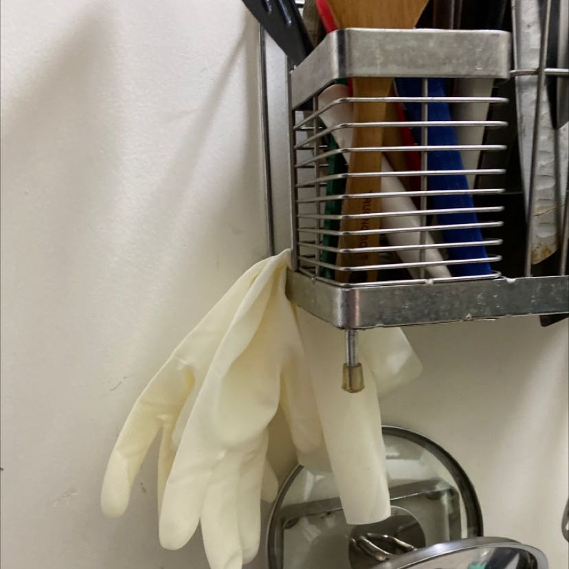 Sản phẩm dày dặn, màu trắng ngà đẹp, Rửa chén rất thích, không trượt tay. Mai mốt hỏng mình lại mua tiếp!!