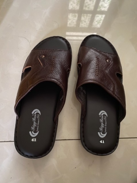 Dép đi êm chân, đế hơi nặng nhưng mềm mại,, giá cả hợp lý