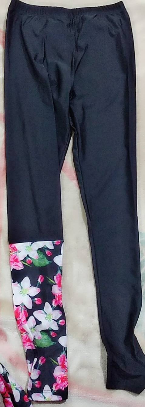 Đồ Bơi Hai Mảnh Nữ Tay Dài Quần Dài Họa Tiết Lovely như hình và mô tả, rất xinh ạ. Sẽ ủng hộ TIKI nhìu nhìu.