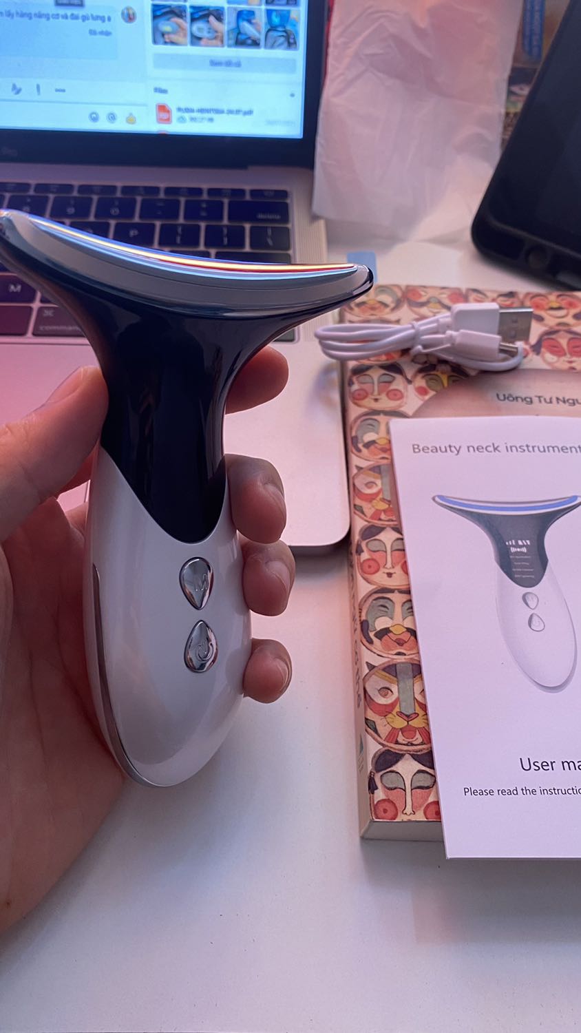 Giao hàng nhanh, đóng gói cẩn thận. Cầm chắc tay, dùng vài lần thấy khá mướt, còn hiệu quả lâu dài thì phải dùng thêm mới review kỹ được.
Tầm giá này thì sản phẩm khá hợp lý. 👍