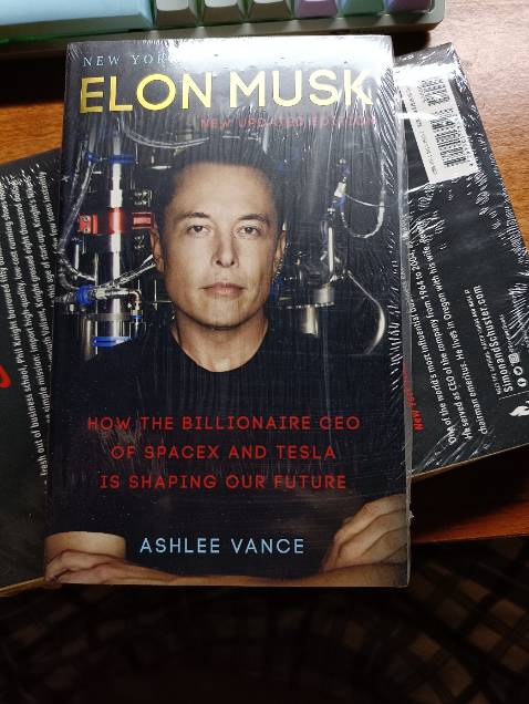 fahasa thì uy tín khỏi bàn rồi. đóng gói kĩ càng, sách bọc cẩn thận không vấn đề gì. nói chung là ưng