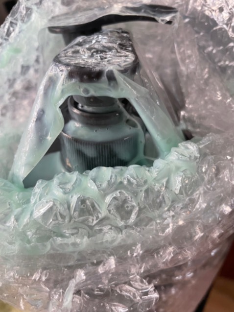 Gói quá tệ ,  kiểu gì để đổ cả nửa chai dầu gội