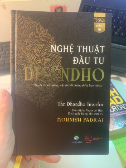 Đây là cuốn sách có chất lượng (về vật chất) tốt nhất mà mình từng mua. Còn nội dung thì mình chưa đọc nhưng chắc sẽ tốt cho mình. 
Lúc đầu mình có băn khoăn về giá của sách bên happylive vì nhỉnh hơn chỗ khác nhưng thật sự giá tiền đó là xứng đáng để đầu tư. 
Mỗi tháng mình sẽ dành tiền lương đi làm thêm để mua 1 cuốn!!! 😄 cám ơn happylive rất nhiều!