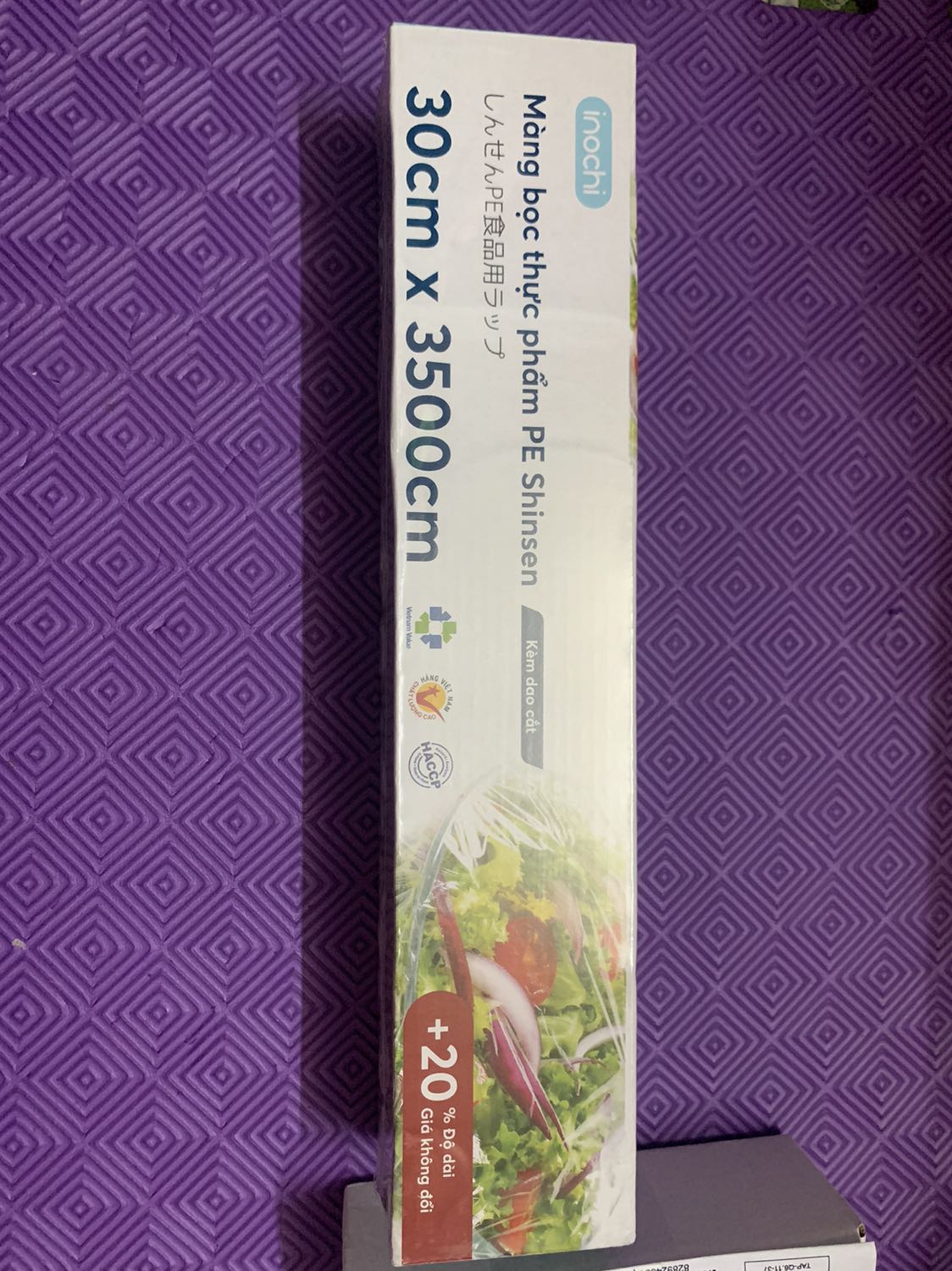 Cũng được. Sử dụng tạm ổn. Lúc kéo màng ra khi cắt xong nhớ vuốt lại cho màng dính lên thanh cắt, chứ ko thôi nó dính vô lại cuộn thì lấy ra rất cực