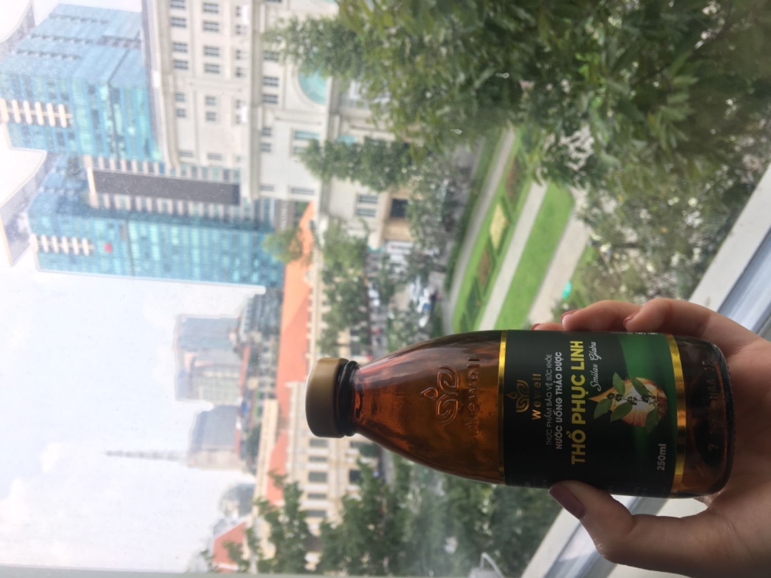 Tôi đã dùng sản phẩm nước uống thuần thảo dược Thổ Phục Linh của thương hiệu Wewell một thời gian và đánh giá đây là sản phẩm rất tốt cho sức khoẻ. 
Sản phẩm này khi uống vào cảm nhận đầu tiên là vị thanh mát, ngọt tự nhiên, hương vị hấp dẫn. 
Tôi sẽ tiếp tục sử dụng sản phẩm này và giới thiệu đến các bạn bè, người thân của tôi cùng sử dụng.